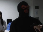 性感香西咲激情演绎化身女谈判专家被恐怖分子轮奸