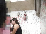 大白天小巷到处坐着等客的妹子挑了个漂亮少妇