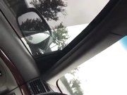 中午开车接漂亮情人直接在路边车震路边还有个环卫工人