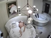 精品酒店豪华套房光头佬和情人开房偷情