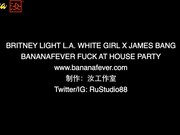 华裔光头DJ猛男大战丰乳肥臀洋妹子这大白屁股又翘又肥又有弹性