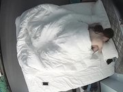 情趣酒店幸福屌丝男被年轻性欲强女友上位骑射爽