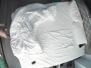 情趣酒店幸福屌丝男被年轻性欲强女友上位骑射爽