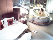 情趣酒店水滴摄像头偷拍健壮男和美女洗完鸳鸯浴激情啪啪对白清晰.