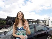 拖车场里大屌狂插辣妹的小粉穴