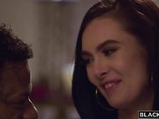 黑眼圈的清纯妹子守着让我操