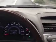 中午开车接漂亮小情人下班路边车震环卫大爷还在旁边打扫卫生了