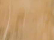 公园两学生情侣荒草掩护席地野战干完用纸巾擦一擦