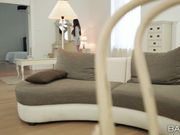 美女家政鸡动挡不住直接开搞