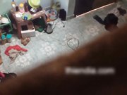 出租屋偷窥隔壁小两口过夫妻生活男的还挺猛的 把老婆艹得捂着嘴巴叫不出来去