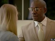 高颜值精灵般的美女上门遭受大屌啪啪作品 妹子苗条大屁股白嫩肉肉一看就心动挡不住鸡儿硬超想操啊720P高清