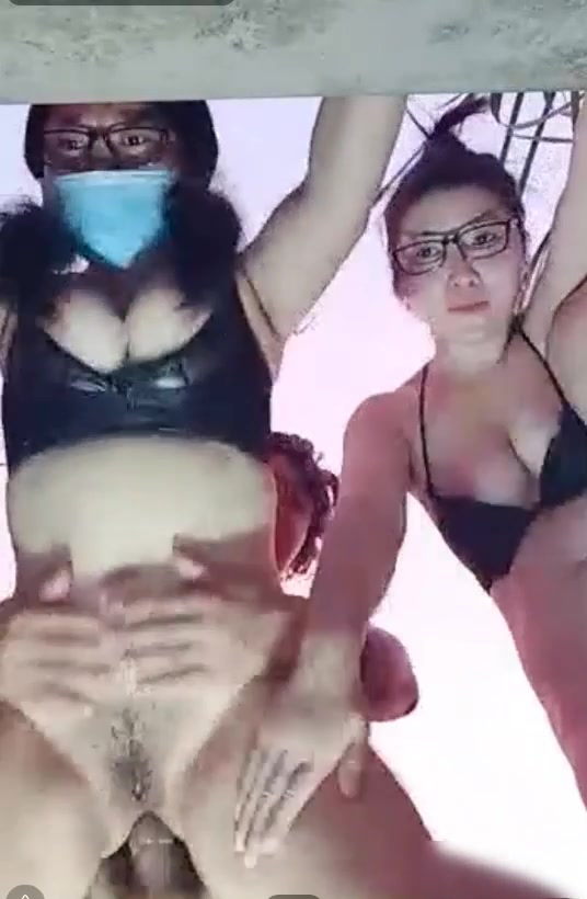 姐妹花郊外钓鱼被鱼塘主人发现勾引野战先搞妹妹再干姐姐