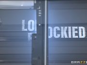 丈夫无法满足就勾引继子做爱的淫妻