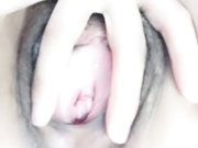 黑丝情趣小骚逼被大哥捏着奶子吃奶扩阴器看阴道处女膜残片