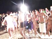 美国大学生淫乱系列沙滩派对全裸玩游戏