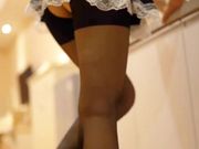 性感黑丝女仆厨房诱惑主人推倒无套直插中出内射