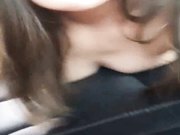 吸粉大白天在高架桥下路边脱光了激战被骑车路过的大爷偷看