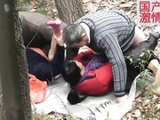 老年人老哥俩组队嫖野鸡一人干一个自己搞着还要观战