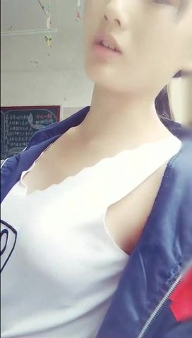 职业大专学妹教室玩直播狼友刷个飞机马上到厕所给大家看硬货