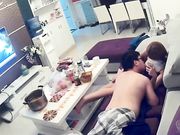 监控偷拍白领夫妻 老公吃老婆的小葡萄