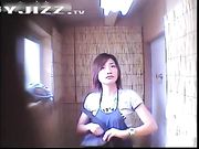 简陋蹲式女卫多视角连拍多位美眉