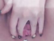 网红美女开直播 唇膏插B+大姨妈流血展示