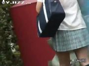 目标学生妹当街扒内裤