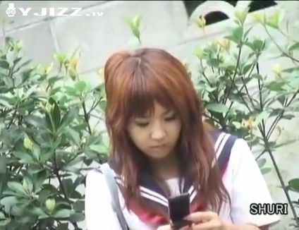 目标学生妹当街扒内裤