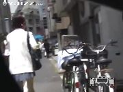 街头强袭 目标学生妹当街扒内裤