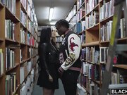 极品黑衣丰满美女屁股摇摆很销魂尤物搞穴肾虚