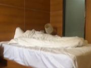 好色哥大战美腿翘臀痴心女大早上被搞醒扒光强行插嘴