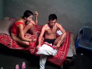 苗条站街妹碰到帅哥高兴兴奋陋房嫖鸡抽根烟开战干的满头大汗无套内射