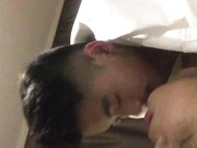 没啥性经验的年轻情侣酒店开房女的貌似有性昏厥症