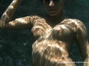 水下做爱 (5) 为了水下看得清 带上潜水眼镜 也够拼的啊