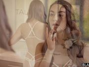 精妹子颜值不错小巧玲珑插入搞穴性奋