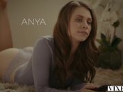 妹子小巧玲珑肉肉饱满腿长屁股圆