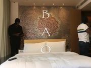 外企富婆淫荡约两个身材魁梧的黑人玩3P听这尖叫声是真爽了