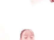 很是清纯漂亮嫩妹和炮友口交啪啪 估计也就刚成年 木耳也很粉