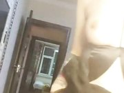 身材苗條紋身嫩妹分開陰唇振動棒自慰