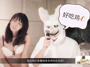 最新『大鸟十八』和日本女孩优奈酱真实互动：胸部的形状+神秘的跳蛋