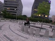 用金钱勾引少女