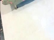 女主播假扮站街妹路边绿化带搭讪年轻小伙到钟点房开房