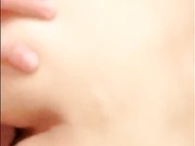 女主播假扮站街妹路边绿化带搭讪年轻小伙到钟点房开房