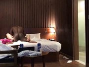 如狼似虎之年的富态姐去夜店找了个高大魁梧的黑人开房满足性欲