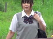 T拍婴儿肥可爱学生妹放学不回家跑到没人的地方脱掉内内自慰