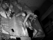 偷拍小两口在家关灯啪啪