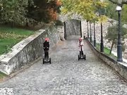 洋老外系列之带小姐妹一起玩平衡车...