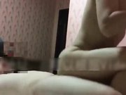 再操偷情邻家骚少妇 手扶鸡巴入骚穴