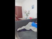 约隔壁小哥哥来做客给他下药玩弄