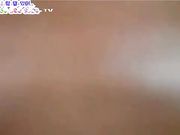 和老婆闺蜜宾馆偷情 自拍时她害羞的遮住了脸